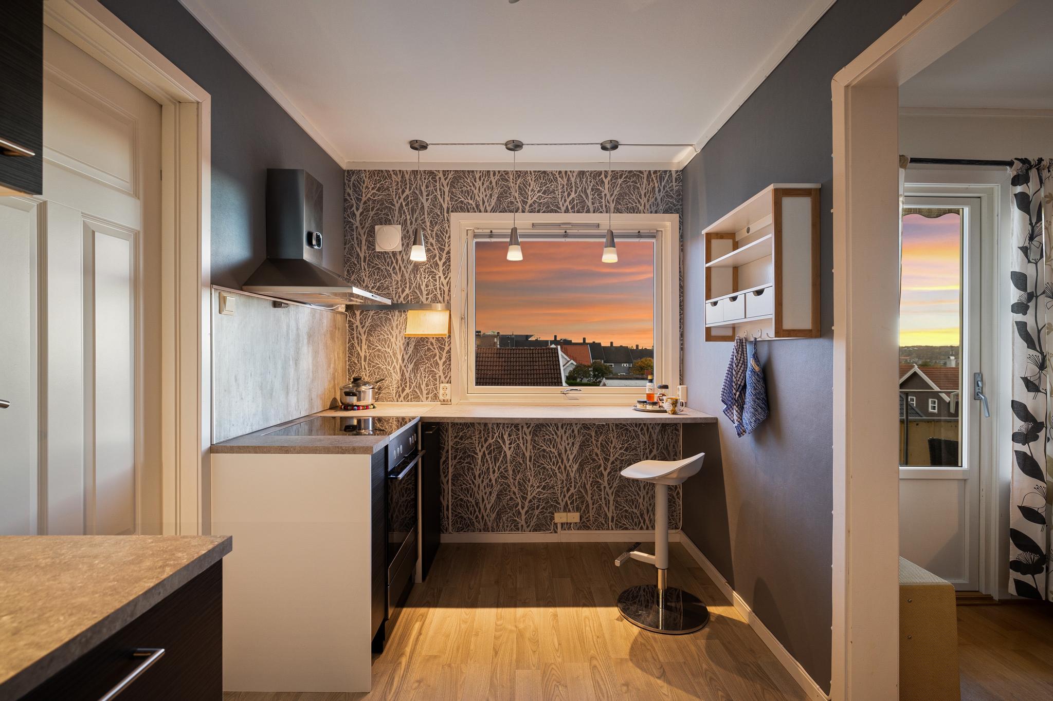 Kjøkkenet er delikat og funksjonelt. 